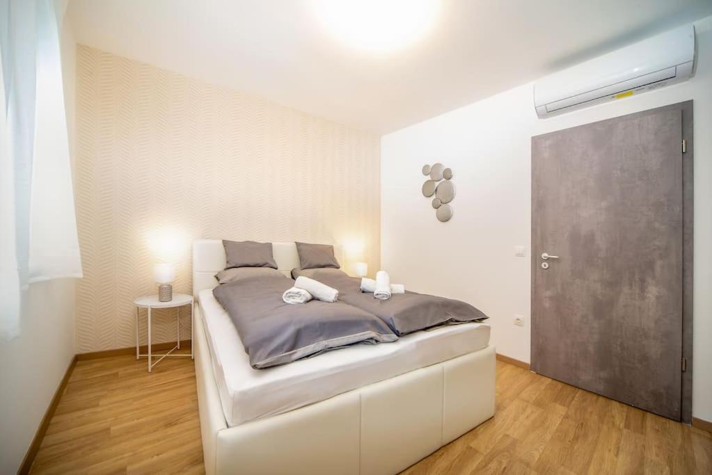 Grace Pine Apartment 1 Boedapest Buitenkant foto